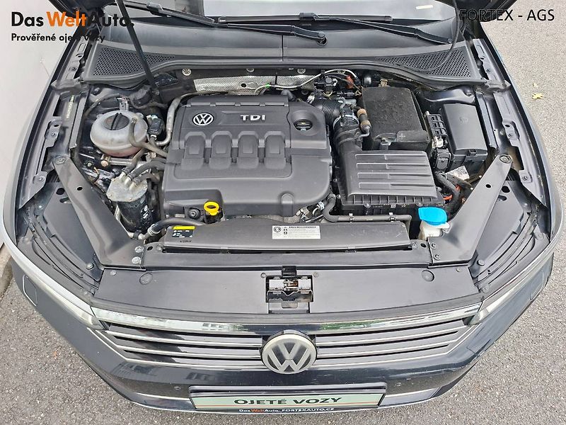 Volkswagen Passat (2015) Variant Highline, 2.0 TDI,110k - fotka 25 z 28
