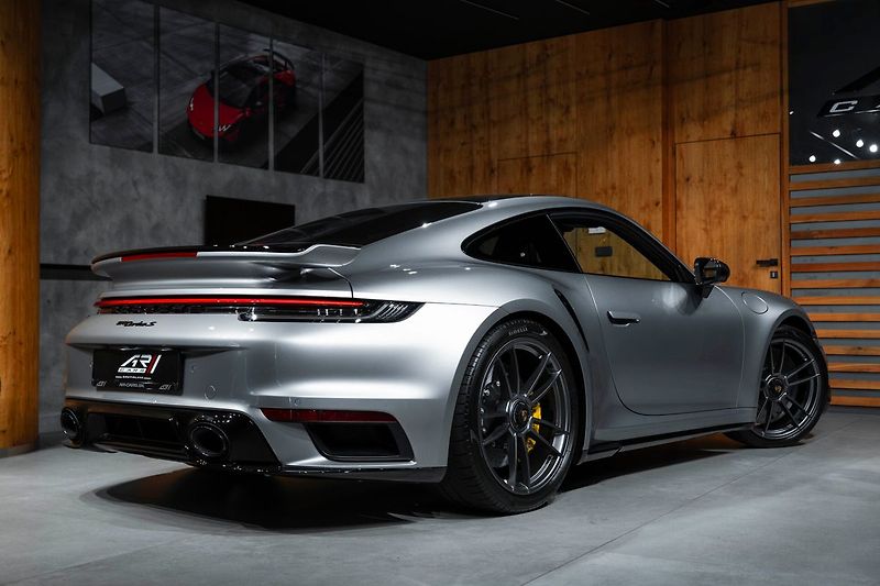 Porsche 911 Turbo S - fotka 22 z 22
