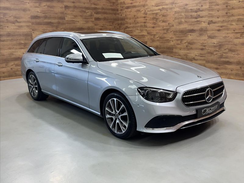 Mercedes-Benz Třídy E 400d AIRMATIC 4MATIC LED - fotka 4 z 27