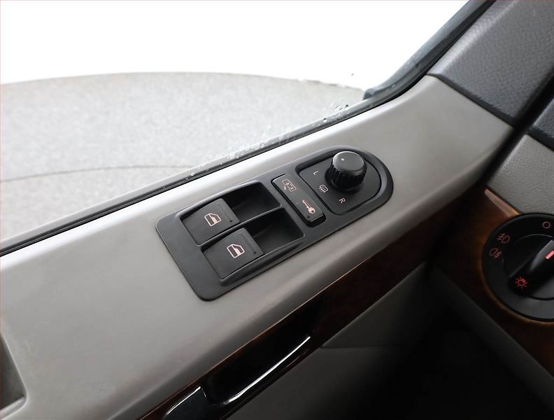 Volkswagen Multivan (2006) Highline 2.5 TDI - fotka 16 z 17