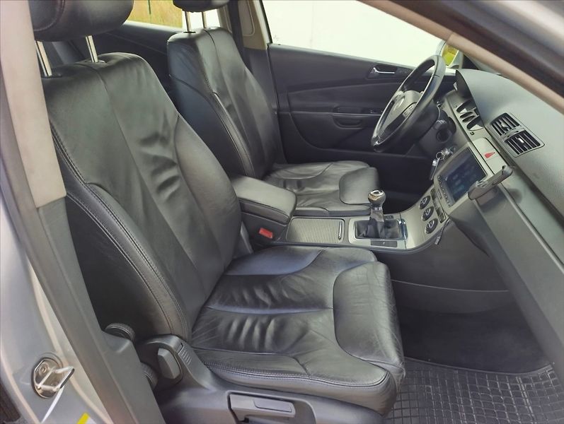 Volkswagen Passat 2,0 TDi Kůže Navigace Tažné - fotka 28 z 37