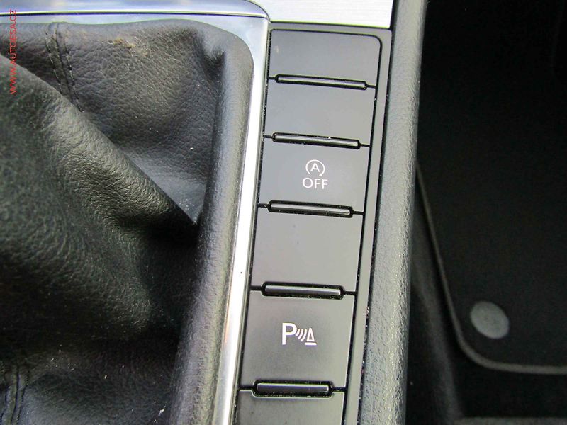 Volkswagen Passat (2013) 2.0TDi, ČR, Výhř.sed. - fotka 21 z 22