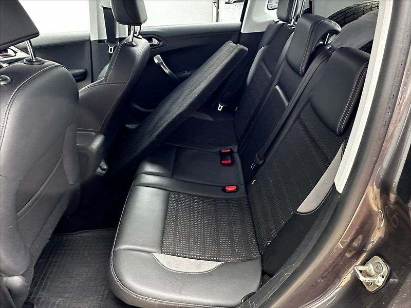 Peugeot 2008 1,2 i 60kW PureTech, ČR,1.maj - fotka 11 z 35