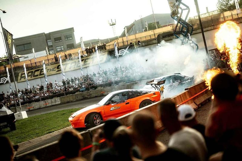 Finále Race The Streets, mezinárodního šampionátu v driftech v Dolní oblasti Vítkovic. 9. srpna 2025 v Ostravě.