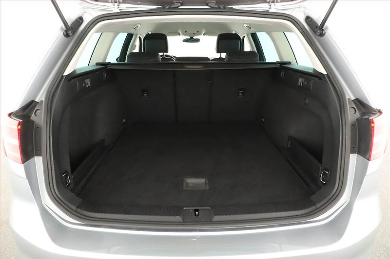 Volkswagen Passat (2019) 2.0 TDI, Automat, Kůže - fotka 11 z 21