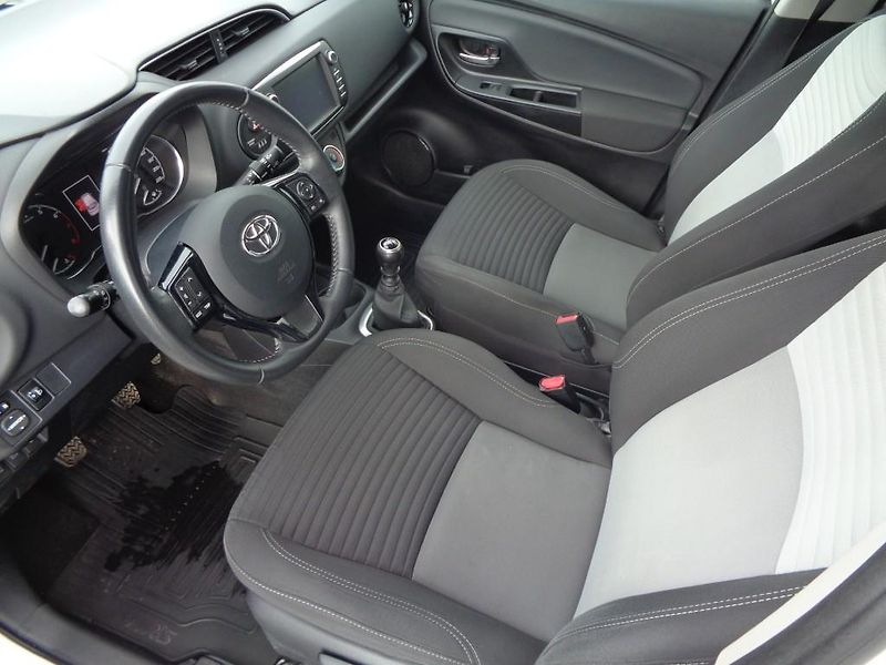 Toyota Yaris 1.5 VVT- i  82 kW - fotka 10 z 26