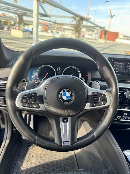 BMW Řada 5 M550i xDrive nez.topení  - fotka 19 z 34