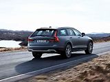 Volvo V90 Cross Country.