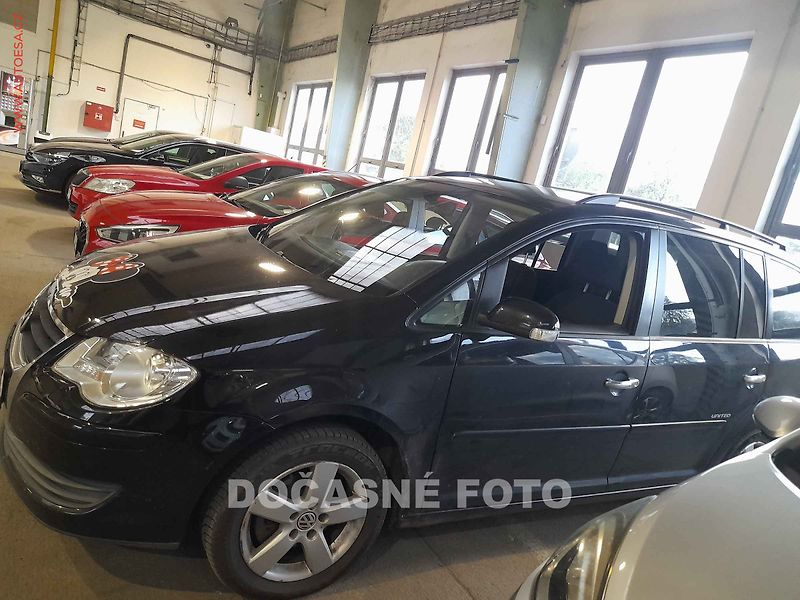 Volkswagen Touran (2008) 2.0 - fotka 1 z 3