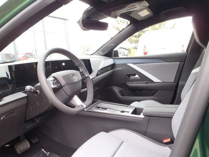Opel Astra ST Edition Hybrid 1.2 Turbo - fotka 9 z 33