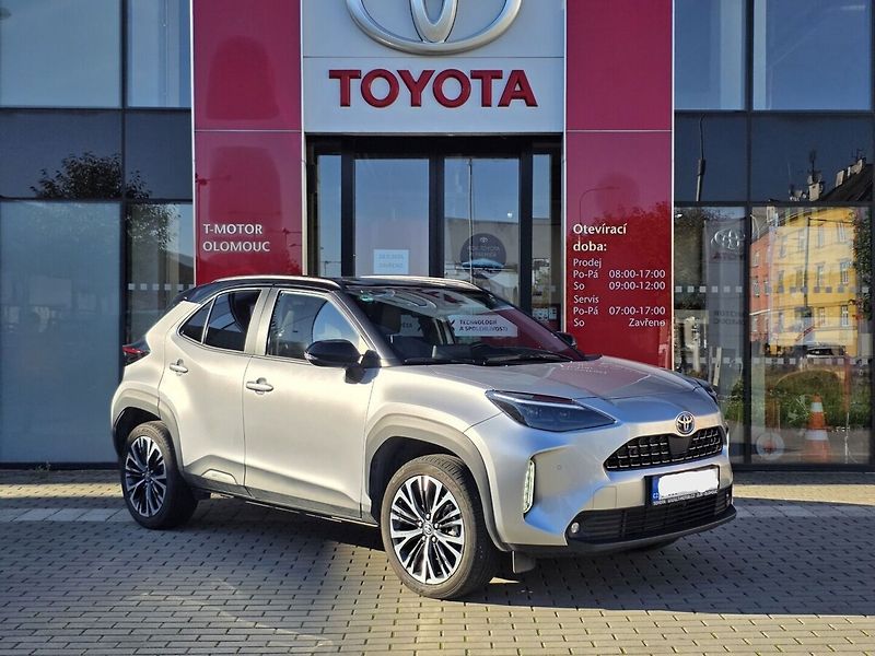 Toyota Yaris Cross 1.5 Executive 1.MAJ TAŽNÉ - fotka 2 z 17