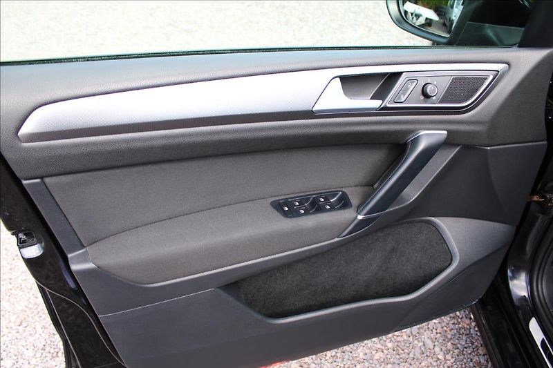 Volkswagen Golf Sportsvan 1,2 TSi 81kW LOUNGE, kamera - fotka 19 z 33