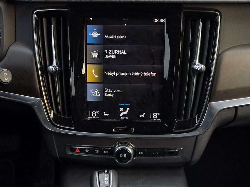 Volvo V90 (2019) CROSS COUNTRY D4 4x4 2.0 140kW - fotka 17 z 28
