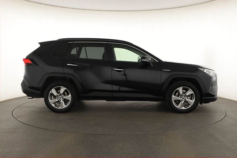 Toyota RAV4 (2020) 2.5 Hybrid - fotka 6 z 20