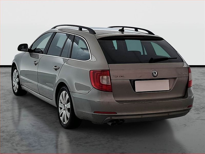 Škoda Superb (2011) 2.0 TDI, Automat, Navi, Xenony - fotka 4 z 18