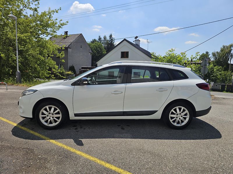 Renault Mégane (2012) 1.6i - fotka 2 z 17