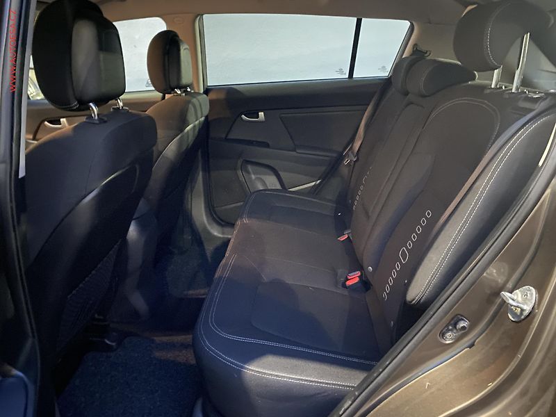 Kia Sportage (2012) 1.7 CRDi, Active, kamera - fotka 10 z 16
