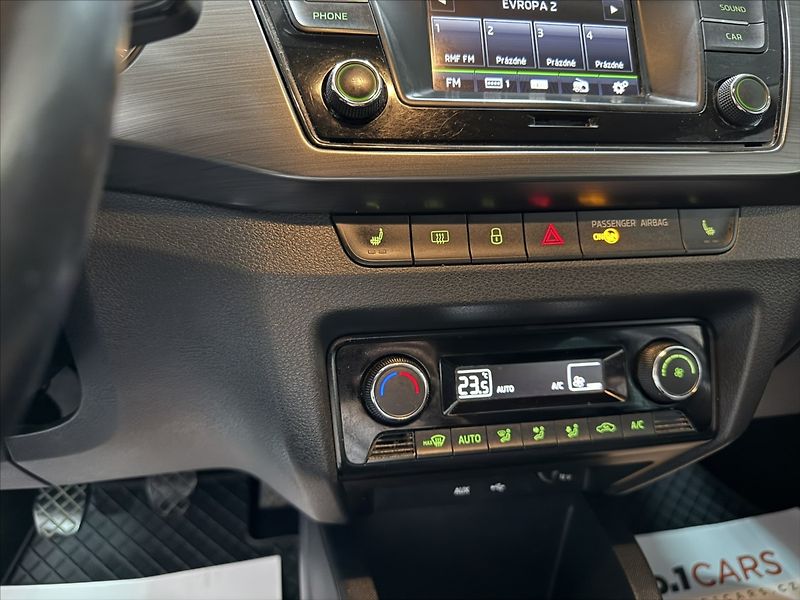 Škoda Fabia 1,2   TSI VÝHŘEV TEMPOMAT - fotka 12 z 26