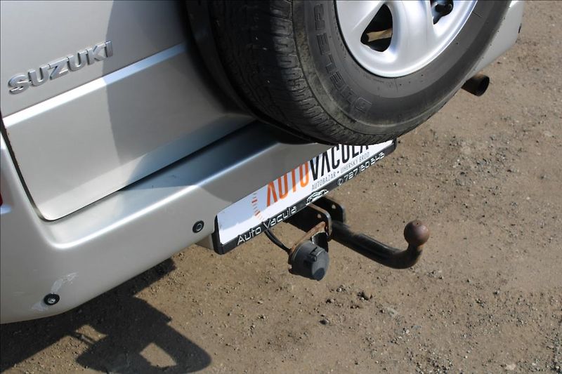 Suzuki Grand Vitara 2,0 i + LPG  LPG,4 x 4,TAŽNÉ - fotka 24 z 27