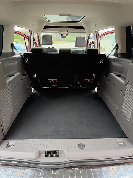 Ford Tourneo Connect (2019) 1,5-PANORAM-TAŽNÉ-VYHŘ.SEDAČKY - fotka 42 z 53