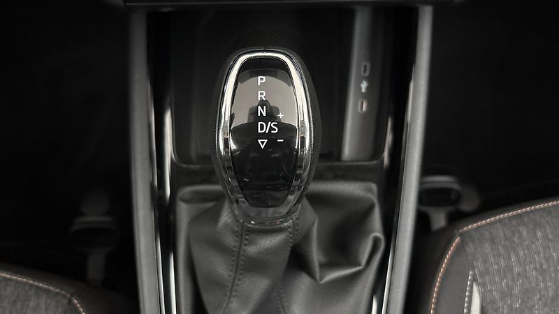 Škoda Kamiq 1.5 TSI DSG Style - fotka 23 z 28