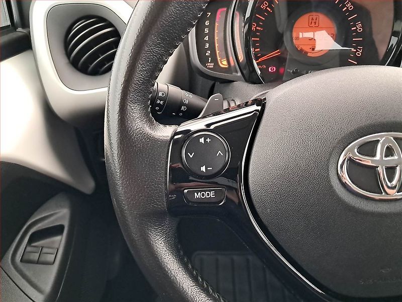 Toyota Aygo (2018) 1.0 VVT-i, Automat, Serv.kniha - fotka 16 z 23