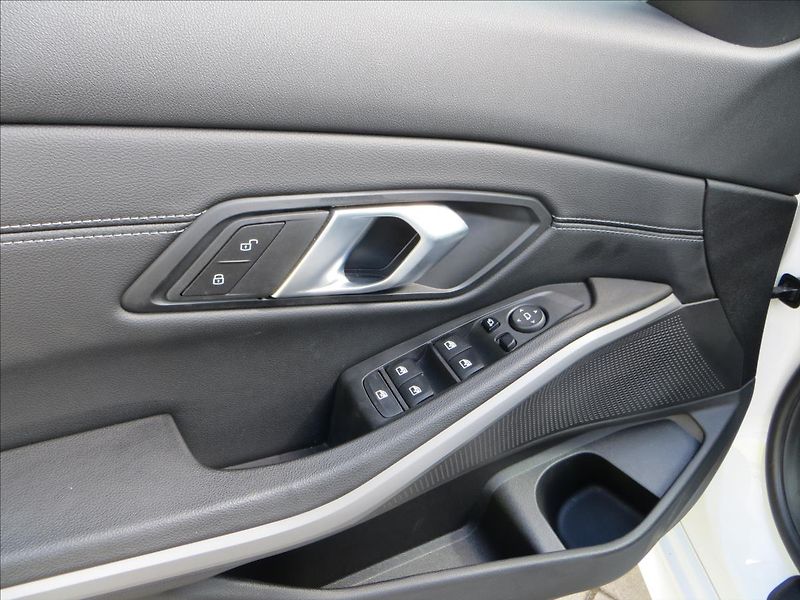 BMW Řada 3 2,0 318i 115kw LED, AUT, ČR - fotka 11 z 24