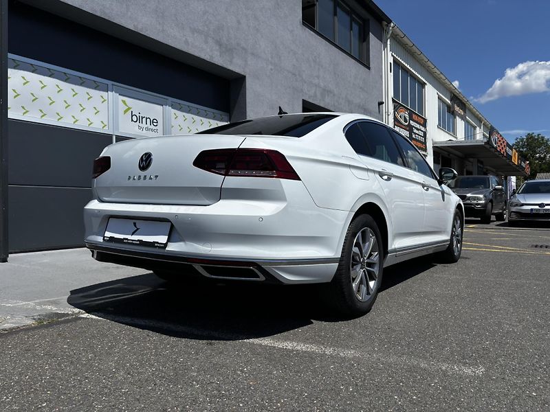 Volkswagen Passat (2022) Elegance 2.0 TDI (110 kW) AUT - fotka 3 z 18