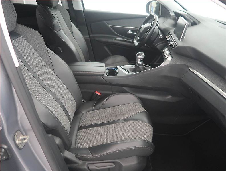 Peugeot 3008 (2018) 1.5 BlueHDi, Kůže, Navi - fotka 9 z 14