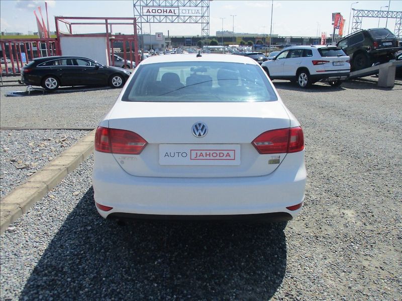Volkswagen Jetta 1,6 TDI,klima,servis,1.maj,CZ, - fotka 7 z 32