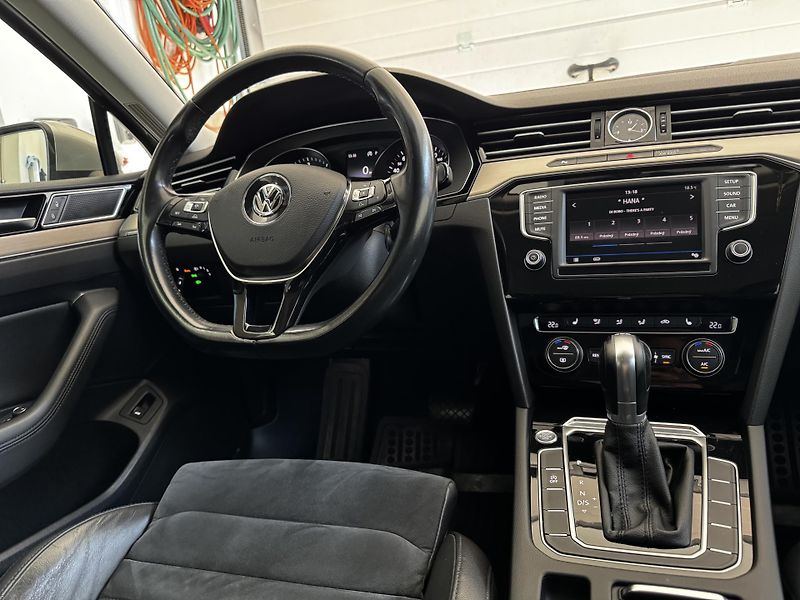 Volkswagen Passat (2017) R-line 2.0 TDI 110 KW DSG - CZ - fotka 12 z 25