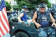 Spanilá jízda amerických historických vozidel a motocyklů v České Lípě.