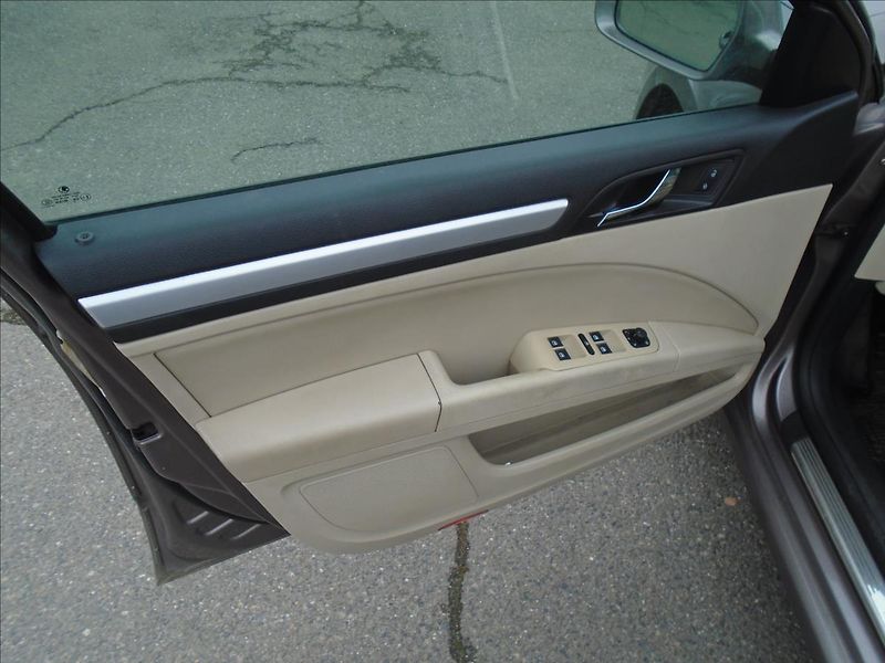 Škoda Superb 2,0   2.0.TDI-CR-125KW - fotka 9 z 28
