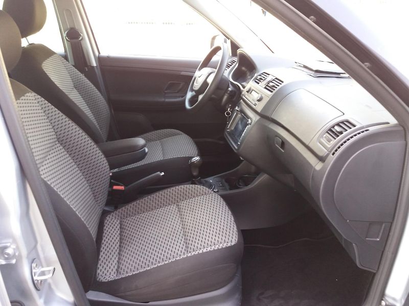 Škoda Fabia 1.2TSi,DIG.KLIMA,VÝHŘEV.SEDAD! - fotka 20 z 29