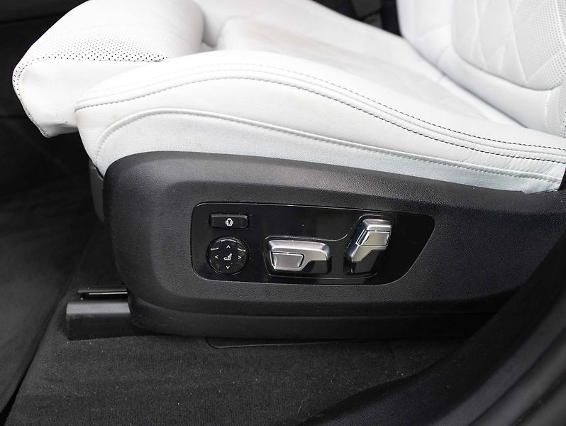 BMW X5 xDrive30d - fotka 21 z 22