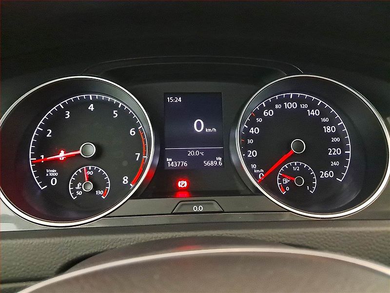 Volkswagen Golf (2017) 1.0 TSI, Tempomat - fotka 11 z 16