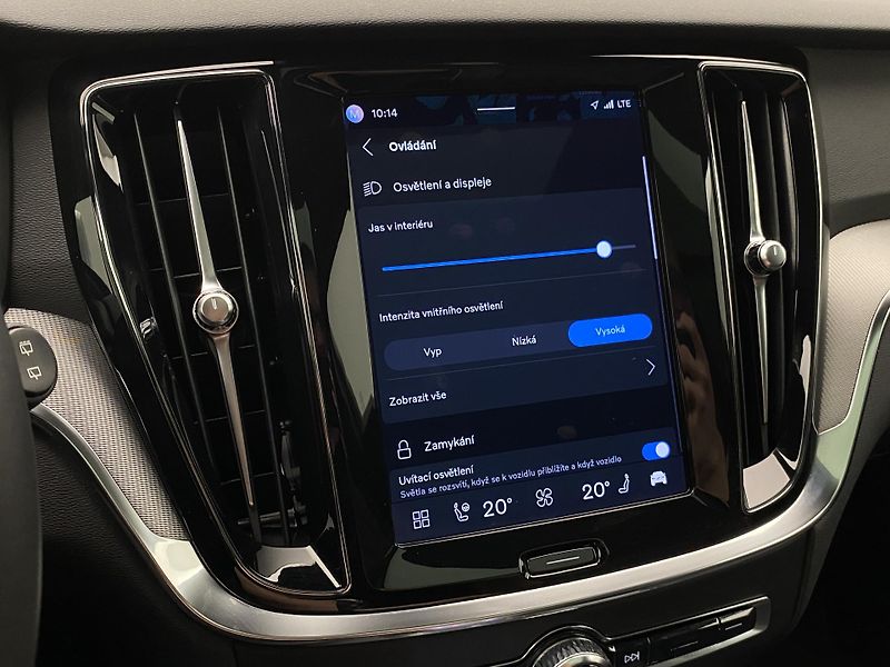 Volvo V60 T6 AWD RECHARGE REZERVACE - fotka 49 z 54