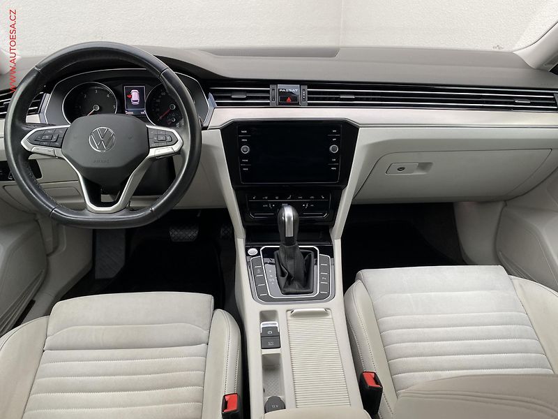 Volkswagen Passat (2022) 2.0 TDI, ČR, Elegance, DSG - fotka 8 z 19