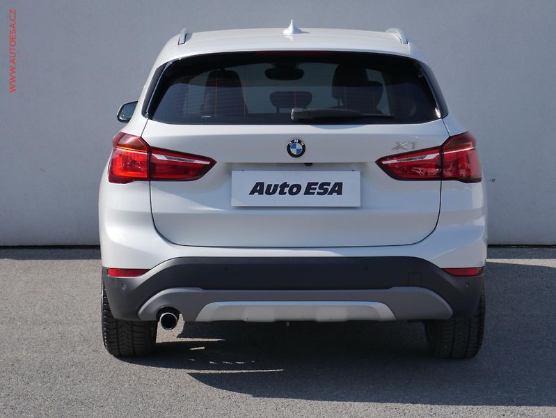 BMW X1 (2015) 2.0 d, 2.maj,ČR, X-Line, AT - fotka 5 z 26