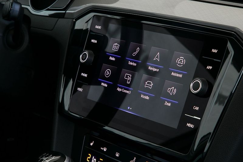 Volkswagen Passat 2.0TDI 110kW Webasto Pano Tažn - fotka 19 z 31