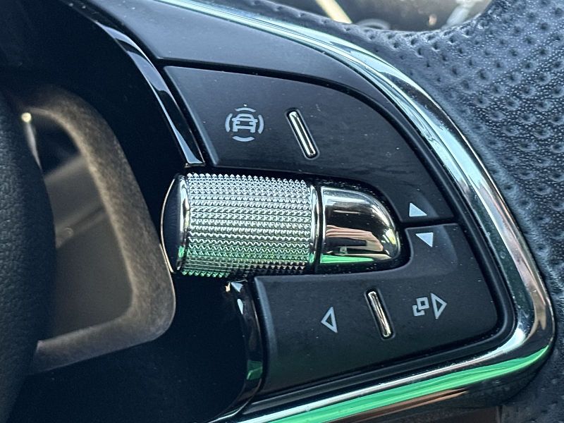 Škoda Karoq (2023) 1.5 TSI DSG Sportline - fotka 21 z 36