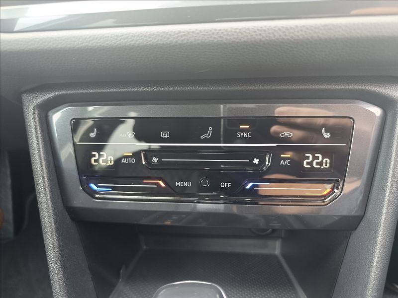 Volkswagen Tiguan Allspace 2,0 TDi DSG 4x4 Rezervace - fotka 16 z 25