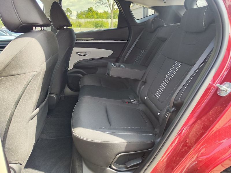 Hyundai Tucson 1.6T-GDI/195kW Smart 4x4 PHEV - fotka 11 z 32