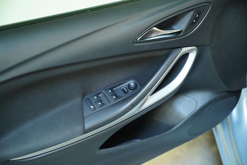 Opel Astra - fotka 12 z 27