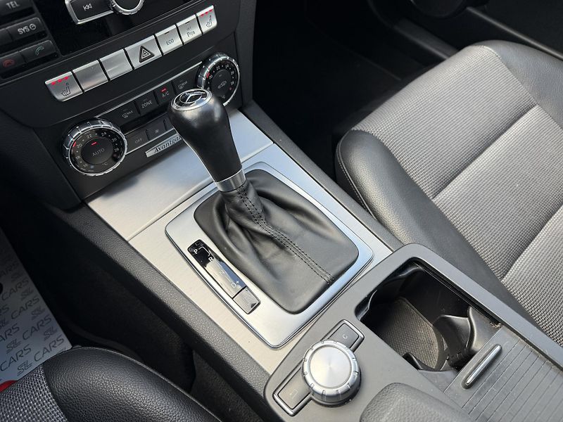 Mercedes-Benz Třídy C 180 CGI 7G AUTOMAT 2X KOLA - fotka 28 z 40