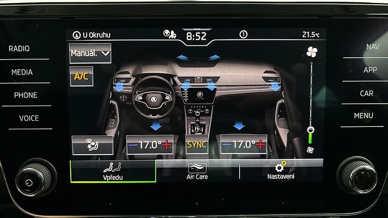 Škoda Superb 2.0 TDI DSG Style - fotka 26 z 28