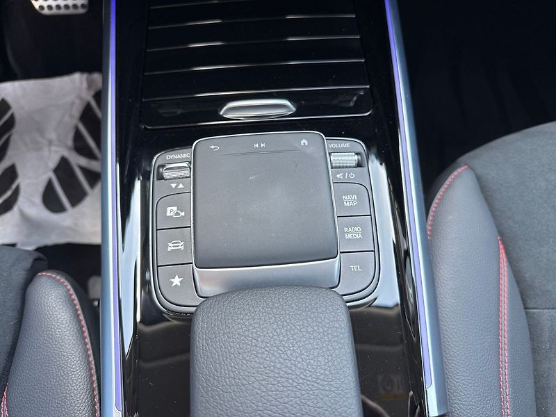 Mercedes-Benz EQB 300 4MATIC - fotka 16 z 21