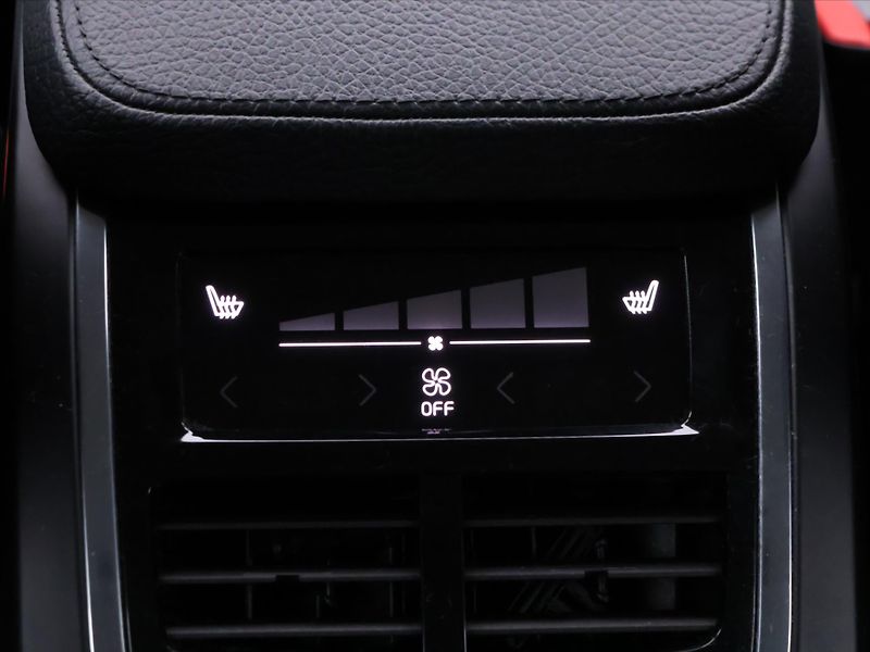Volvo XC90 2,0 D4 140kW CZ LED Momentum - fotka 24 z 31