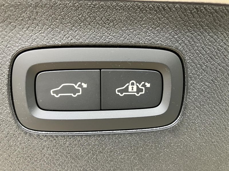 Volvo XC90 B5 AWD Ultra Bright AT8, ČR - fotka 12 z 49