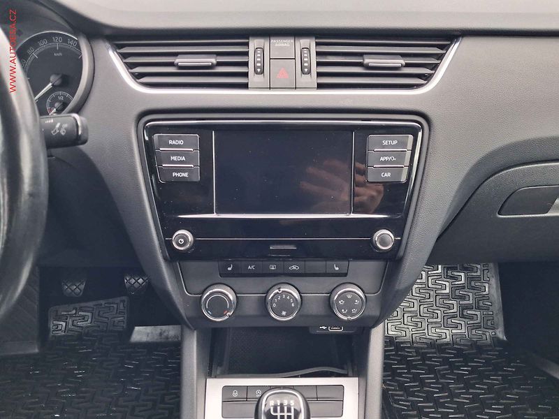 Škoda Octavia (2019) 1.4 TSi, 2.maj,ČR, AC - fotka 12 z 18